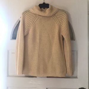 Oversized sweater super comfy sweater !!!!